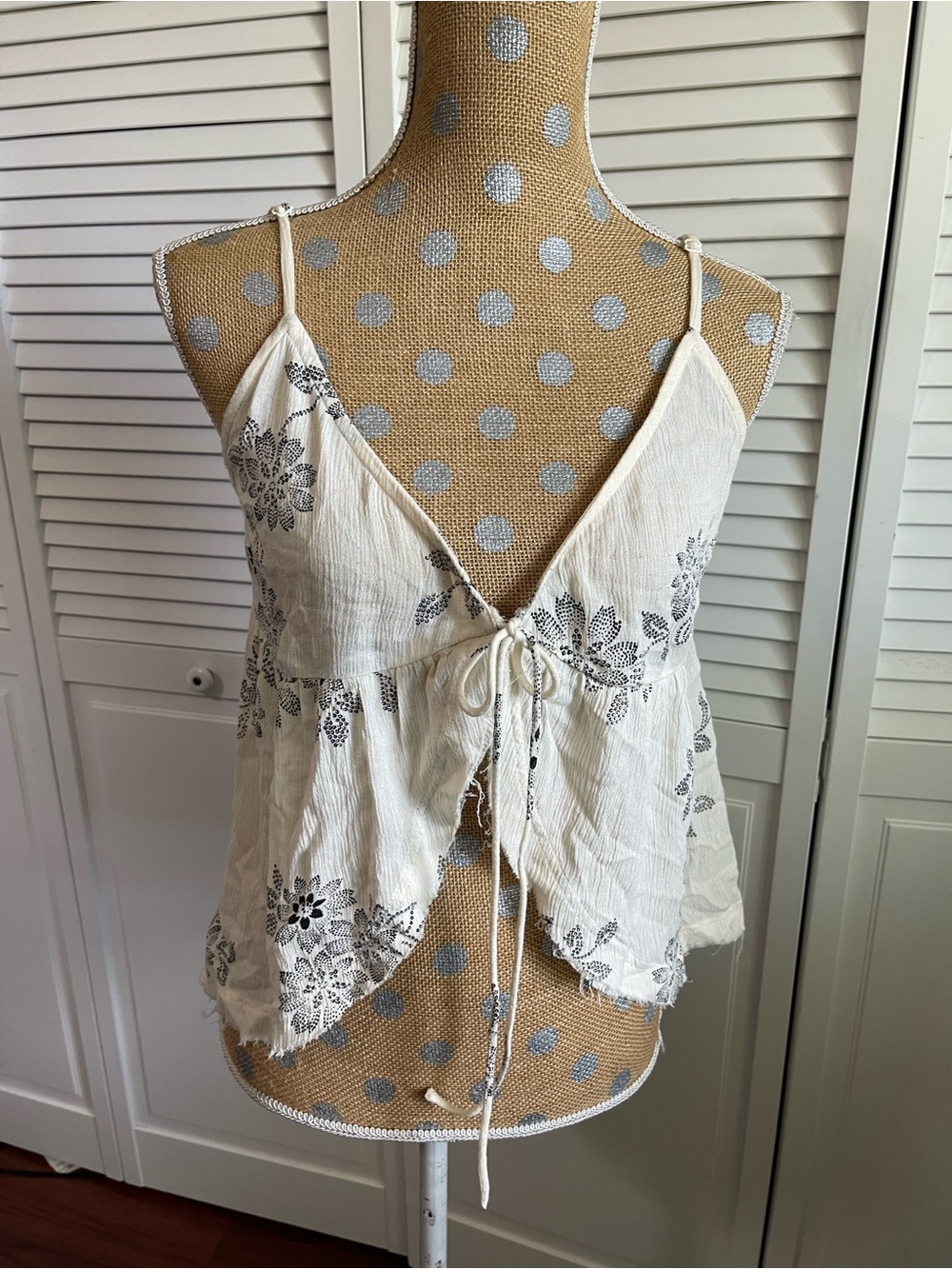 Urban Outfitters Out From Under floral flyaway camisole cream  black print Sz M - Picture 2 of 5